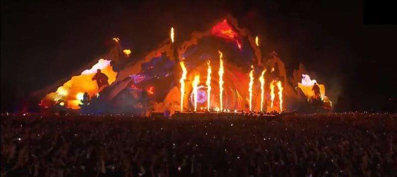 Something Extremely Dark Happened at Travis Scott's Deadly "Astroworld" Festival 6 astroworld2 Something Extremely Dark Happened at Travis Scott's Deadly "Astroworld" Festival