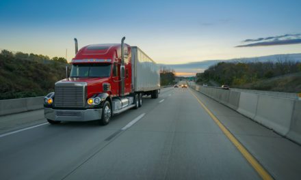 Trucking Crisis Looms: Manufacturers Call on Canada and US to Delay Trucker Vaccine Mandates